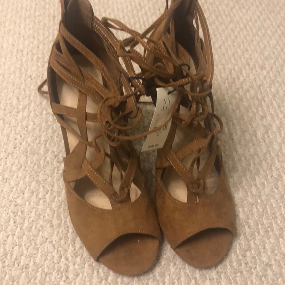 NWT suede heels - Picture 2 of 5